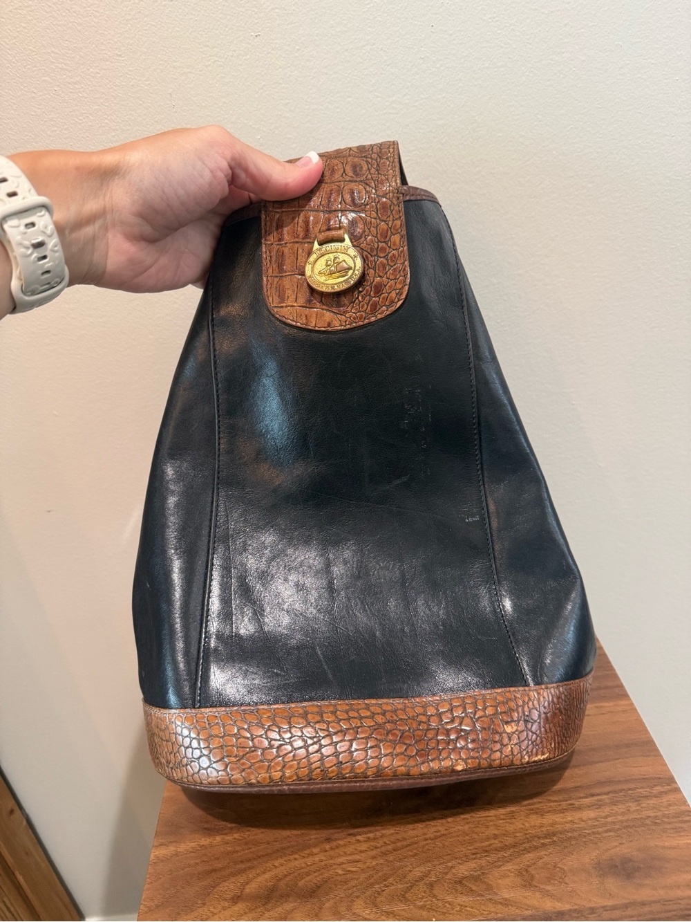 Vintage Brahmin black brown croc-embossed leather sling backpack gold purse